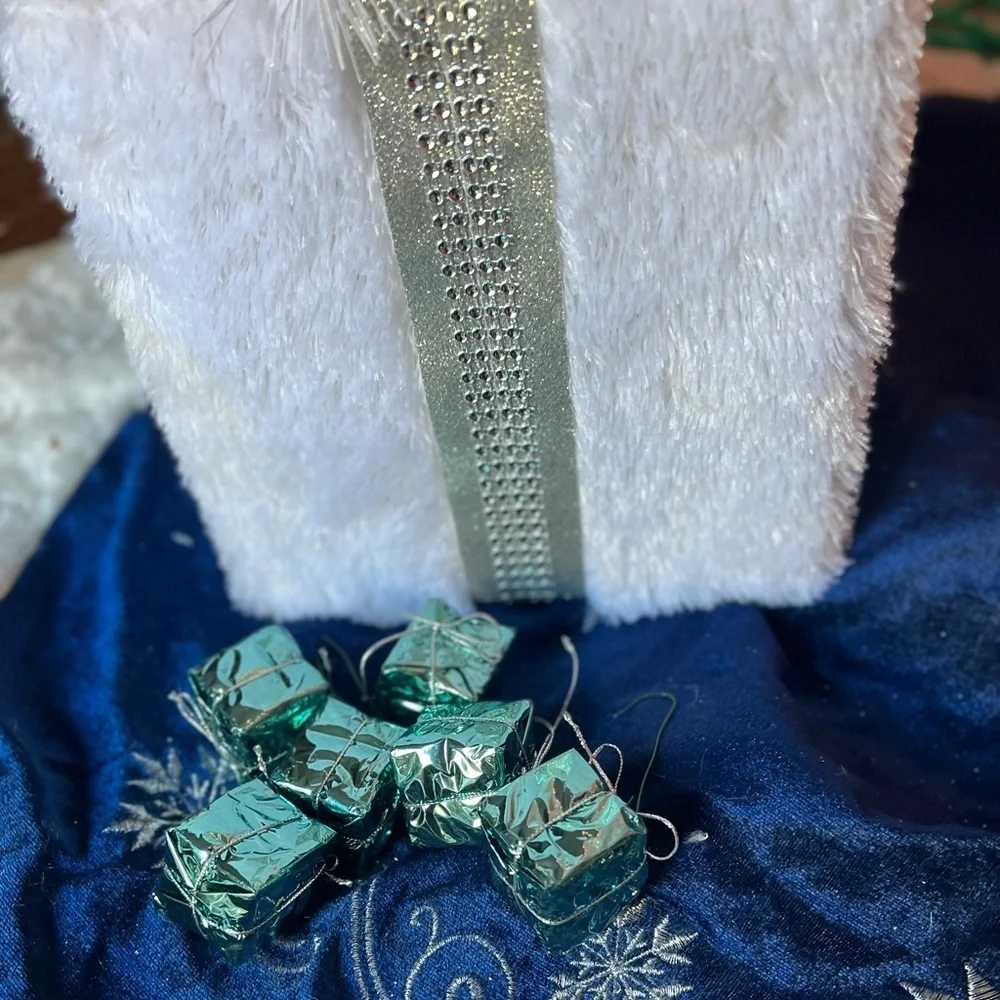 Vintage 6X Christmas Gift Ornaments